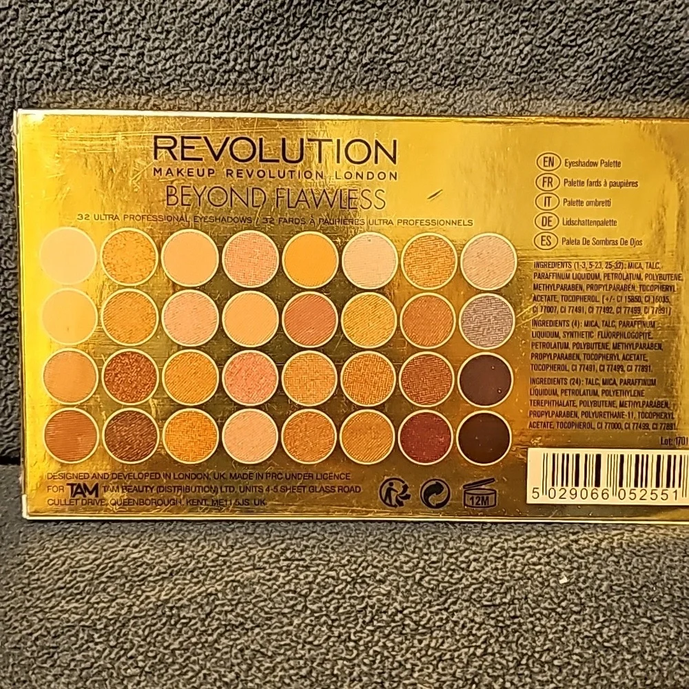 Eye Shadow Palette 32 Colors Revolution London